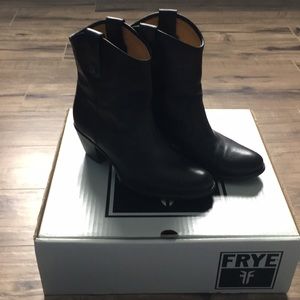 Frye Jackie button short